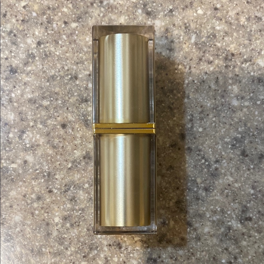Transfer Proof Color Changing Lipstick - Picture 6 of 9